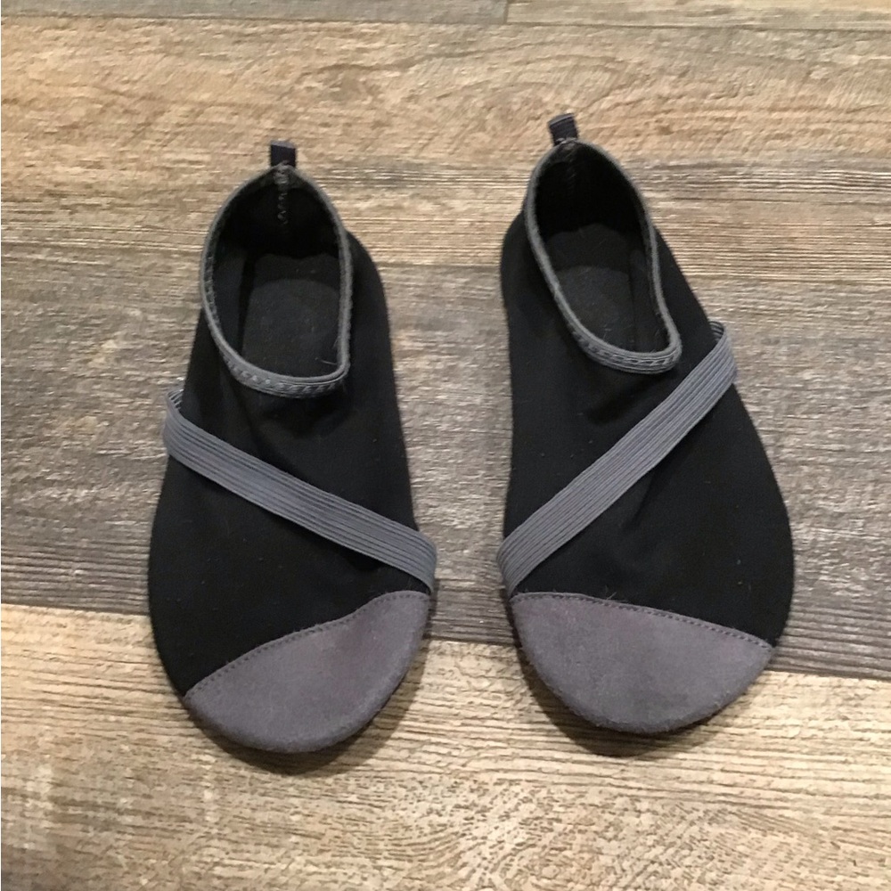 FITKICKS Black and Gray Shoes size 7-8